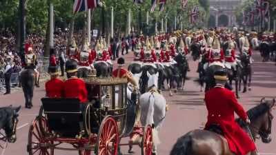 -The Queen has her own
private wealth, - Prince Andrew: Banished