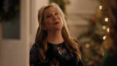 The queen is here.
A beautifully decorated embassy. - Match Made in Mistletoe