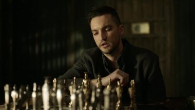 THE QUEEN'S GAMBIT. - The 100
