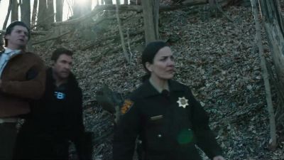 The ranchers have the guard boxed out. - FBI: Most Wanted