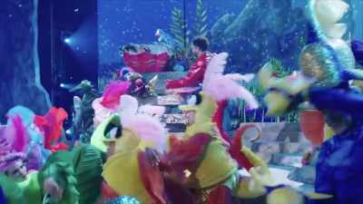 ♪ The ray, he can play,
the ling's on the strings ♪ - The Little Mermaid Live!