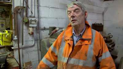 The roof needs to be
done as quickly as possible - Great Rail Restorations with Peter Snow