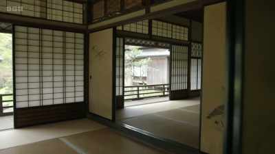 The rooms are open-plan
and free from clutter. - The Art of Japanese Life