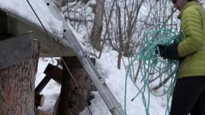 The rope will allow
me to work safely, - Life Below Zero: Next Generation