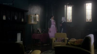The rotating handle
is delicately mechanised. - Call the Midwife