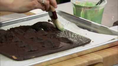 The royal icing that I'm using
is actually super thin, - Halloween Cookie Challenge