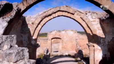 The ruins at Reccopolis
bear testimony - Curse of the Ancients with Alice Roberts
