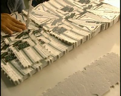 THE SAME DESIGN IS PRINTED
SEVERAL TIMES ON A SHEET, - How It's Made