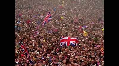 The same scale of
public acclaim - Elizabeth Windsor