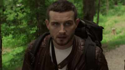 The second they catch sight
of it, - The Walking Dead: World Beyond