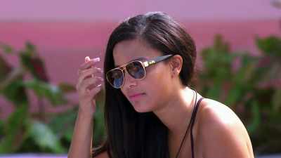THE SECOND THAT HE WALKED IN,
SHE WAS LIKE... - Love Island
