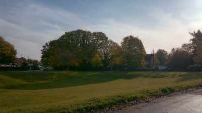 The setting for Mick's date
couldn't be more perfect: - Sexy Beasts