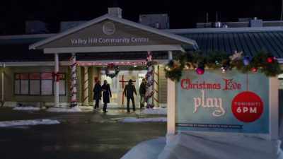  The show
 will start in 10 minutes. - Spotlight on Christmas