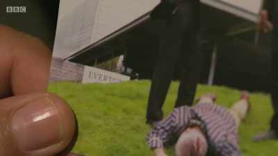 The sign...Everton.
Were they Scousers? - Shakespeare & Hathaway - Private Investigators