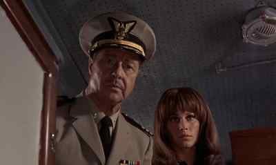 The signal's getting stronger, sir. - The Boatniks