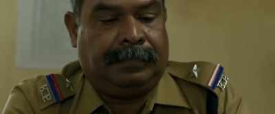 The Singapore cut chains look
beautiful but they're very sharp. - Thondimuthalum Driksakshiyum