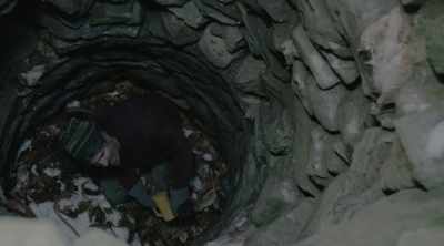 The South tunnel
plunges down 20 feet. - Alien Worlds: Giants and Hybrids