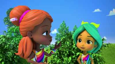 The spider's making
a beautiful work of art! - Rainbow Rangers