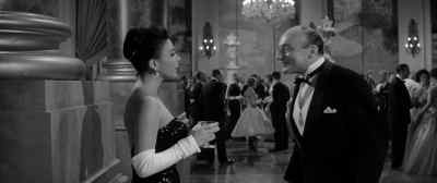 - The stage, wasn't it?
- I beg your pardon? - Seven Thieves