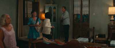 The stairs are out. - My Big Fat Greek Wedding 3