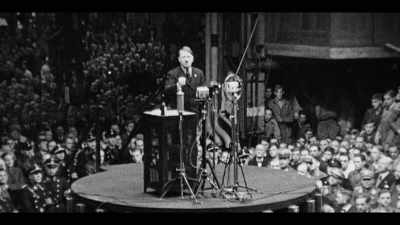 The struggle between the people - Einstein and the Bomb