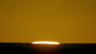 The sun's rule begins. - Hostile Planet