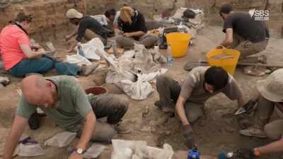 The team carried out
modern scientific tests - Raiders of the Lost Past with Janina Ramirez