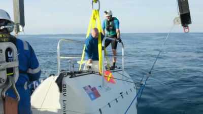  The team's mission is
 complete and the first
 manned dives - Back to the Titanic