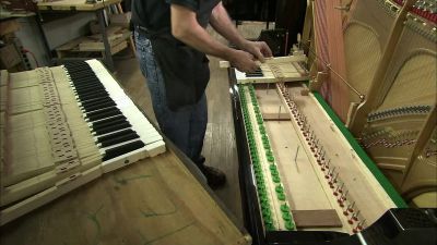 THE TECHNICIAN
ASSEMBLES THE KEYBOARD - How It's Made