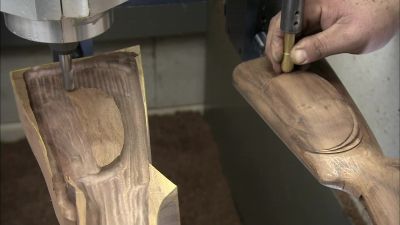 THE TEMPLATE AND WALNUT COPY
CAN BE TURNED SIMULTANEOUSLY. - How It's Made