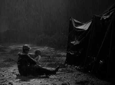 The tent! Oh...
- excuse me. - Battle Circus