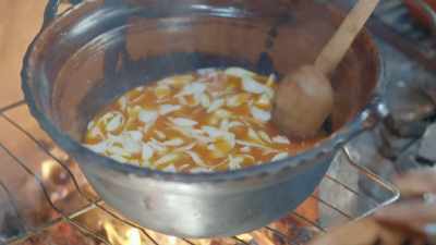 The tesmole will be served
alongside a salsa - Eva Longoria: Searching for Mexico