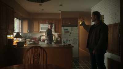 - The... The lamp, is it new?
- No. It's three months old. - Peacemaker