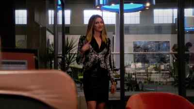 The tooth. - House of Lies