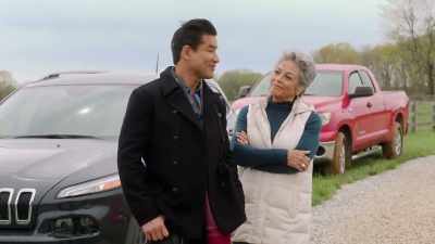 The town may feel different,
but the people, - Steppin' into the Holiday