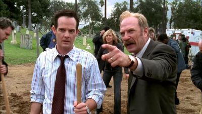 - The traffic light's out.
- What? - Monk