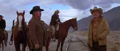 The train stop here,
Mr. Harlan? - Joe Kidd