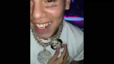 The trick is happening
in the off hand, - Supervillain: The Making of Tekashi 6ix9ine