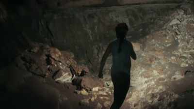 The tunnel opens
out into a wide cavern. - Lost Treasures of the Maya