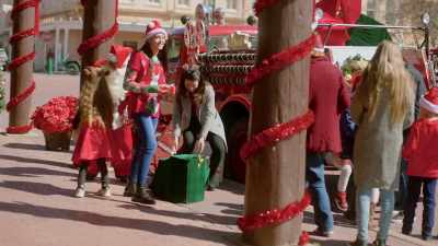  ["The Twelve Days
 of Christmas" playing] - Holiday in Santa Fe