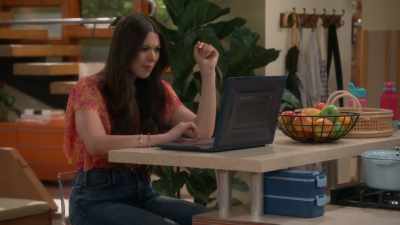 The "V" stands for "Villain." - The Thundermans Return