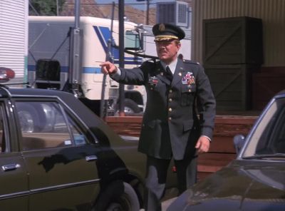 The van. It's them!
Stop that van! - The A-Team