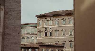 The Vatican Bank
could handle money - Murder of God's Banker