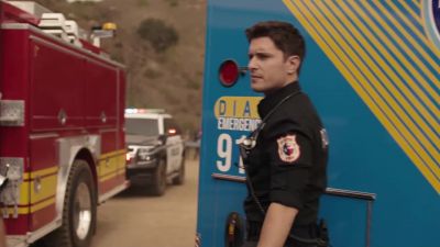 - The victim, is she okay? - Uh, we just got here. - 9-1-1: Lone Star
