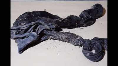 THE WAY THAT THEY WERE TIED
INDICATED THAT, POSSIBLY, - Chandra Levy: An American Murder Mystery