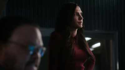 The whole building's going
into emergency lockdown.
We're boxed in. - The Blacklist: Redemption