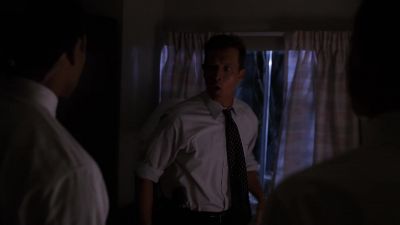 The window doesn't even open. - The X-Files
