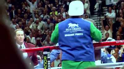 The winner by split
decision and new WBC - The Golden Boy