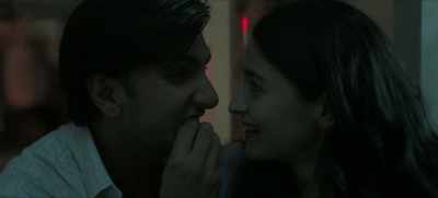The winner gets a million rupees.
A million! - Gully Boy