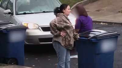 ‐The woman is now
trying to park. - Neighborhood Wars